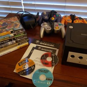 Nintendo GameCube Controllers and Game Bundle